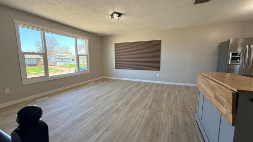 5205 32 Street, Lloydminster, AB - Indoor Photo Showing Other Room