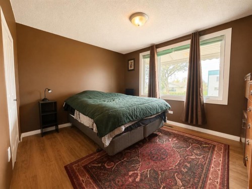 614 6 Avenue, Wainwright, AB - Indoor Photo Showing Bedroom