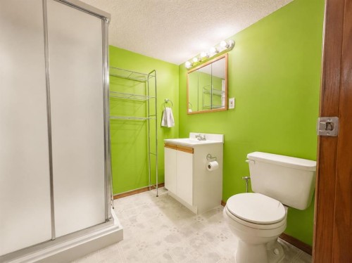 614 6 Avenue, Wainwright, AB - Indoor Photo Showing Bathroom
