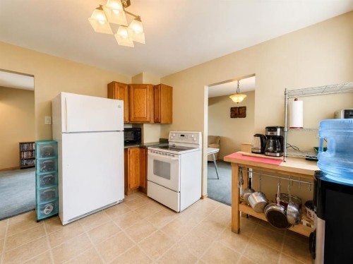 614 6 Avenue, Wainwright, AB - Indoor Photo Showing Kitchen