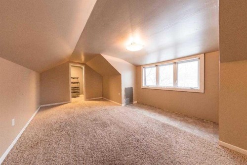 5223 50 Street, Lloydminster, AB - Indoor Photo Showing Other Room