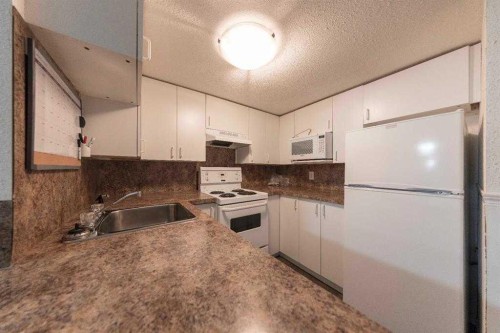 5223 50 Street, Lloydminster, AB - Indoor Photo Showing Kitchen