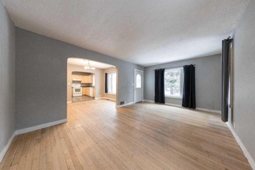 5223 50 Street, Lloydminster, AB - Indoor