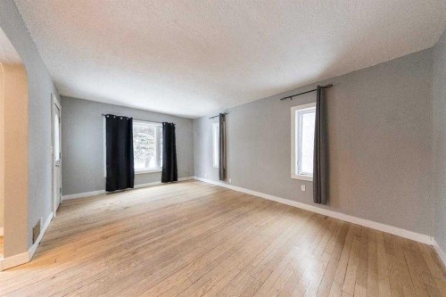 5223 50 Street, Lloydminster, AB - Indoor Photo Showing Other Room