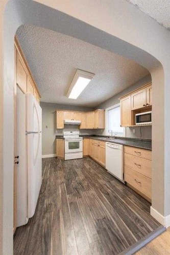 5223 50 Street, Lloydminster, AB - Indoor Photo Showing Kitchen