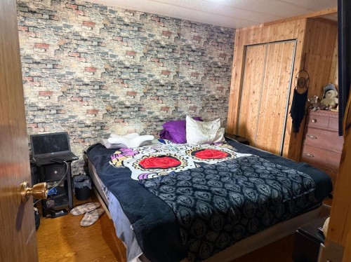 5202 56B Street, Lloydminster, AB - Indoor Photo Showing Bedroom