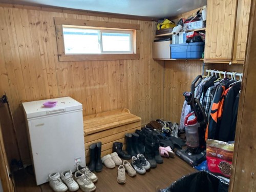 5202 56B Street, Lloydminster, AB - Indoor Photo Showing Laundry Room