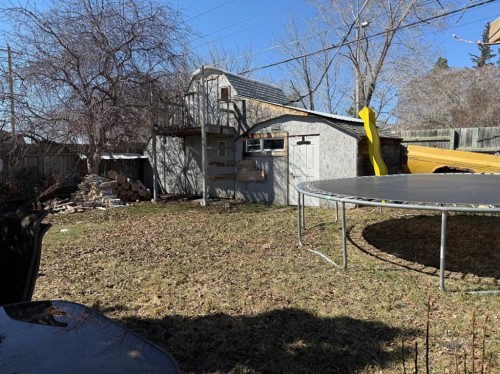 5202 56B Street, Lloydminster, AB - Outdoor