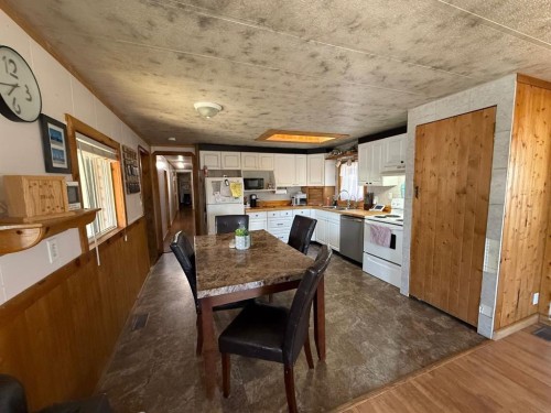 5202 56B Street, Lloydminster, AB - Indoor