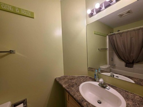4105 67Th Avenue, Lloydminster, AB - Indoor Photo Showing Bathroom