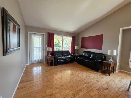 4105 67Th Avenue, Lloydminster, AB - Indoor Photo Showing Living Room