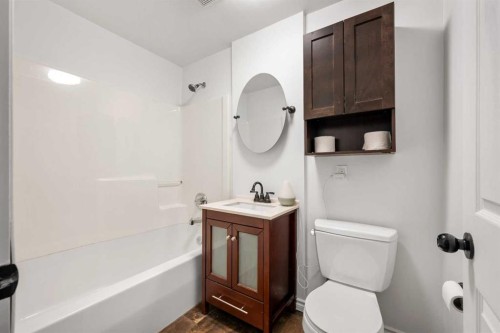 4724 49 Street, Lloydminster, SK - Indoor Photo Showing Bathroom