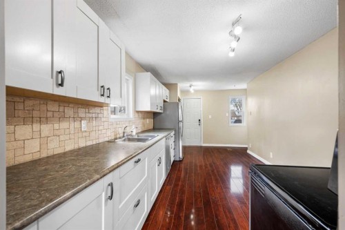 4724 49 Street, Lloydminster, SK - Indoor Photo Showing Kitchen With Double Sink