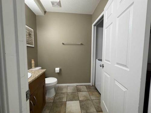 1705 52 Avenue, Lloydminster, AB - Indoor Photo Showing Bathroom