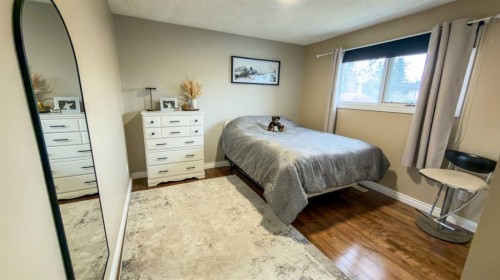 1213 4 Avenue, Wainwright, AB - Indoor Photo Showing Bedroom