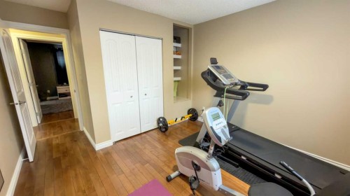 1213 4 Avenue, Wainwright, AB - Indoor Photo Showing Gym Room