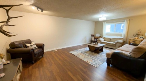 1213 4 Avenue, Wainwright, AB - Indoor Photo Showing Living Room
