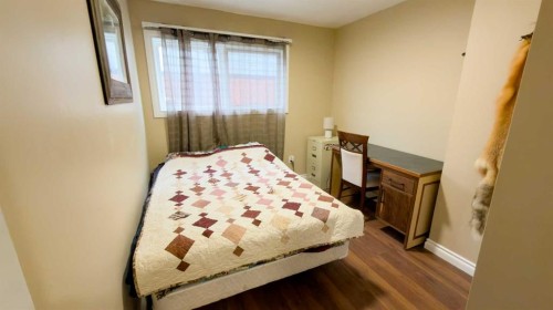 1213 4 Avenue, Wainwright, AB - Indoor Photo Showing Bedroom