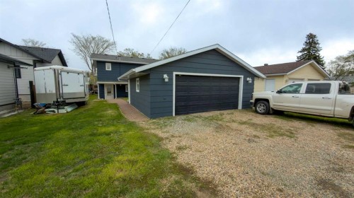 1213 4 Avenue, Wainwright, AB - Outdoor