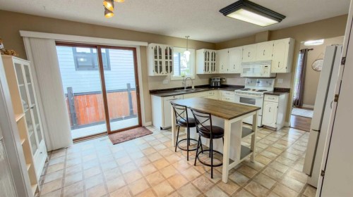 1213 4 Avenue, Wainwright, AB - Indoor Photo Showing Kitchen