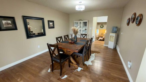 1213 4 Avenue, Wainwright, AB - Indoor Photo Showing Dining Room