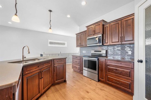 6-2715 73 Avenue, Lloydminster, AB - Indoor Photo Showing Kitchen With Double Sink