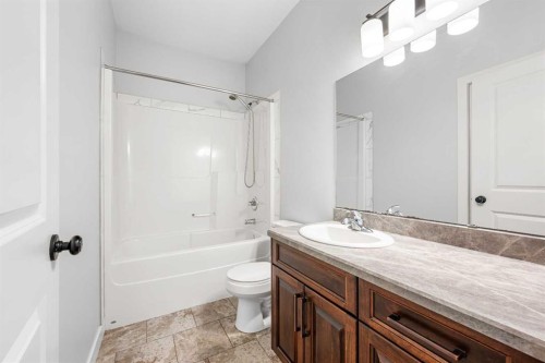 6-2715 73 Avenue, Lloydminster, AB - Indoor Photo Showing Bathroom