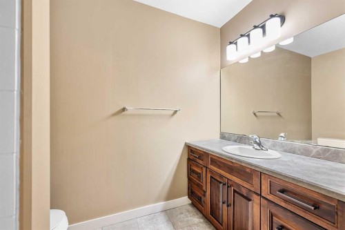 6-2715 73 Avenue, Lloydminster, AB - Indoor Photo Showing Bathroom