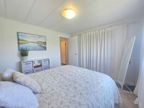 454004 Range Rd 65, Rural Wainwright No. 61, M.D. Of, AB - Indoor Photo Showing Bedroom