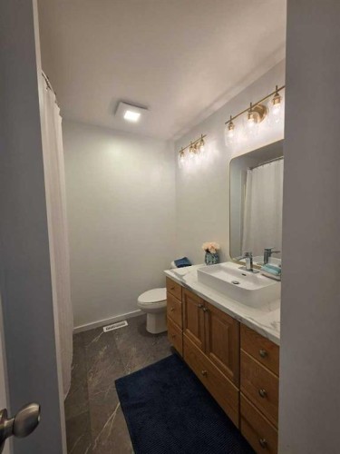 1601 3 Avenue, Wainwright, AB - Indoor Photo Showing Bathroom