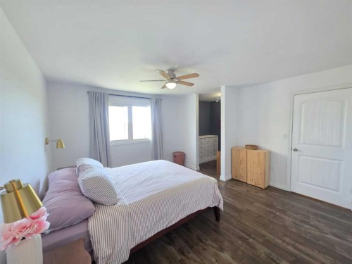 1601 3 Avenue, Wainwright, AB - Indoor Photo Showing Bedroom