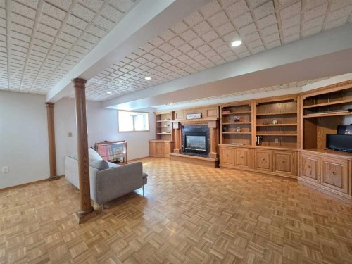1601 3 Avenue, Wainwright, AB - Indoor With Fireplace