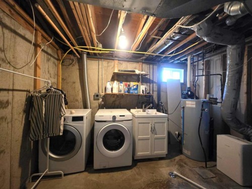 1601 3 Avenue, Wainwright, AB - Indoor Photo Showing Laundry Room