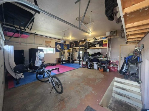 1601 3 Avenue, Wainwright, AB - Indoor Photo Showing Garage