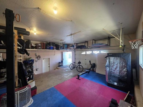 1601 3 Avenue, Wainwright, AB - Indoor Photo Showing Garage