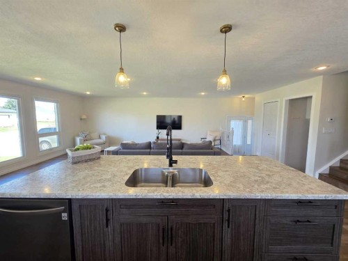 1601 3 Avenue, Wainwright, AB - Indoor Photo Showing Kitchen With Double Sink