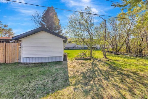16 1St Street West, Neilburg, SK - Outdoor
