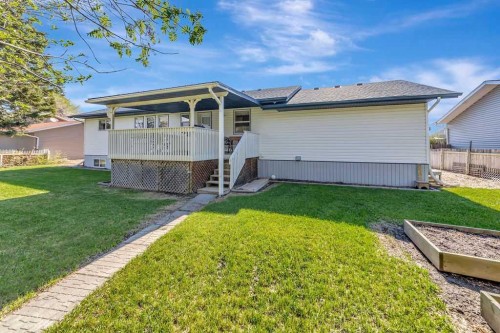 16 1St Street West, Neilburg, SK - Outdoor With Deck Patio Veranda