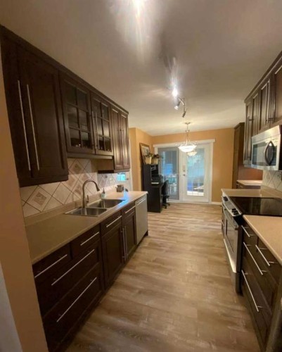 49425 Hwy 870, Innisfree, AB - Indoor Photo Showing Kitchen With Double Sink