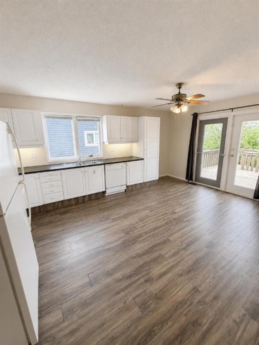 518 19Th Street, Wainwright, AB - Indoor