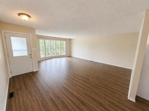 518 19Th Street, Wainwright, AB - Indoor Photo Showing Other Room