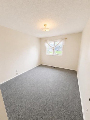 518 19Th Street, Wainwright, AB - Indoor Photo Showing Other Room