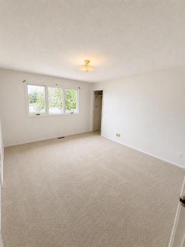 518 19Th Street, Wainwright, AB - Indoor Photo Showing Other Room