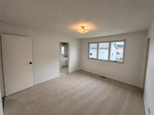 518 19Th Street, Wainwright, AB - Indoor Photo Showing Other Room