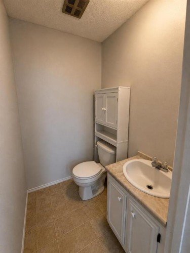 518 19Th Street, Wainwright, AB - Indoor Photo Showing Bathroom