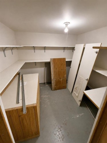 518 19Th Street, Wainwright, AB - Indoor With Storage