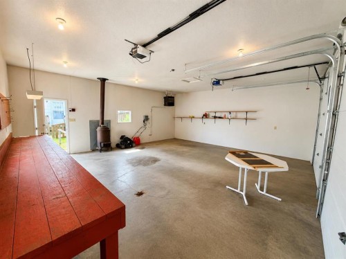 518 19Th Street, Wainwright, AB - Indoor Photo Showing Garage