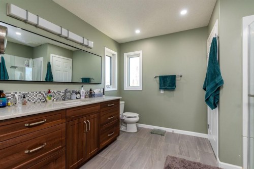 4005 60Th Avenue, Lloydminster, AB - Indoor Photo Showing Bathroom