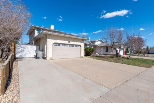 4005 60Th Avenue, Lloydminster, AB - Outdoor