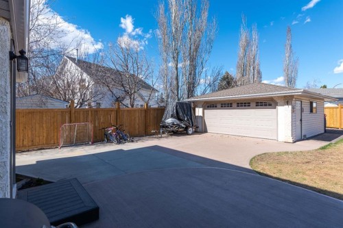 4005 60Th Avenue, Lloydminster, AB - Outdoor